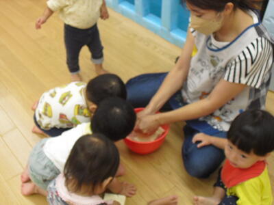 高野豆腐遊び(0歳児）